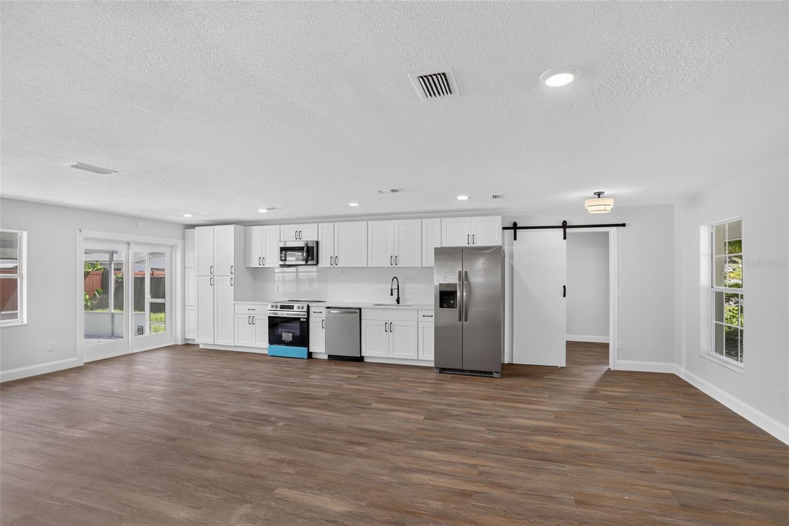 405 CHESTNUT AVENUE