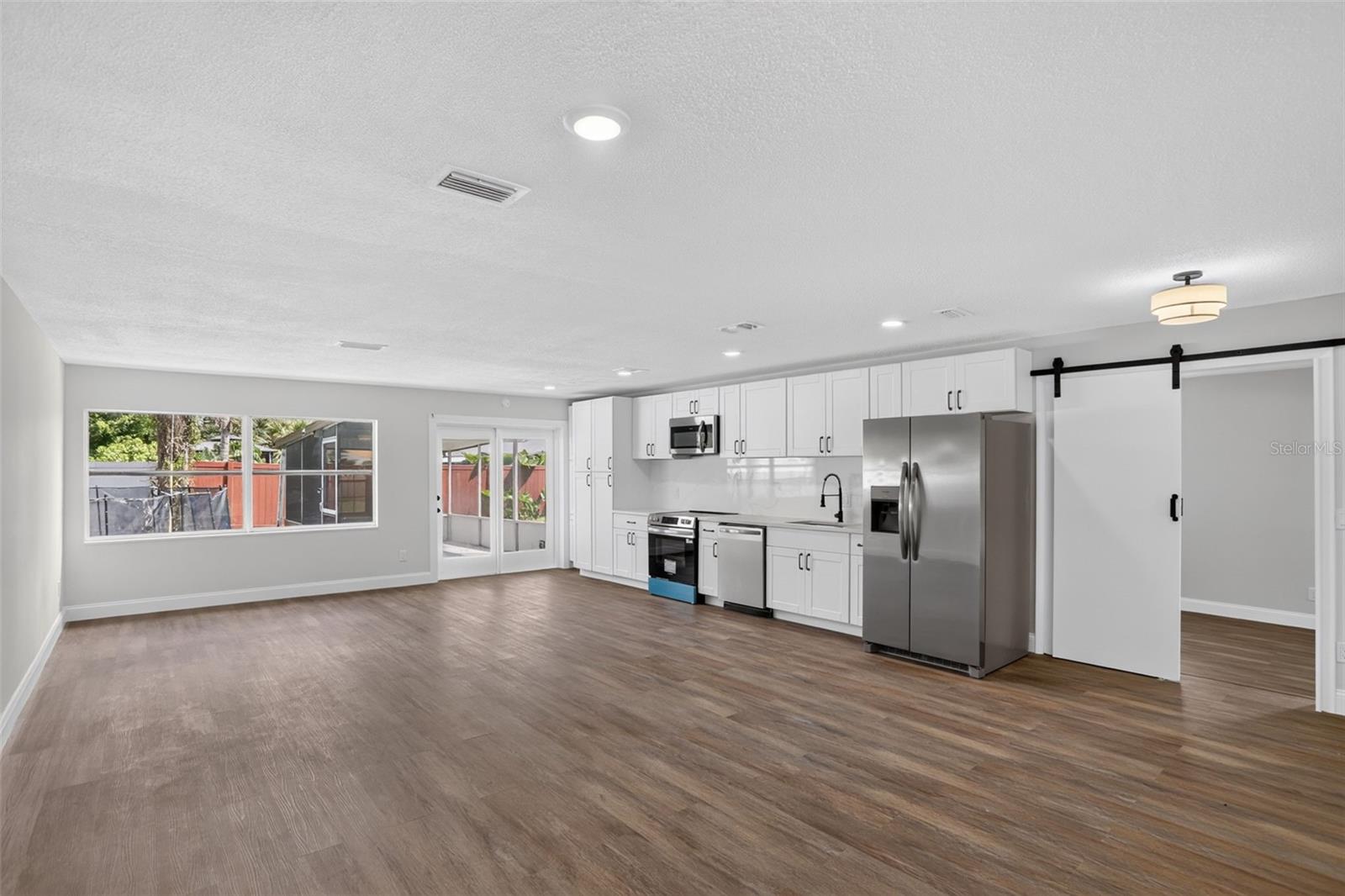 405 CHESTNUT AVENUE
