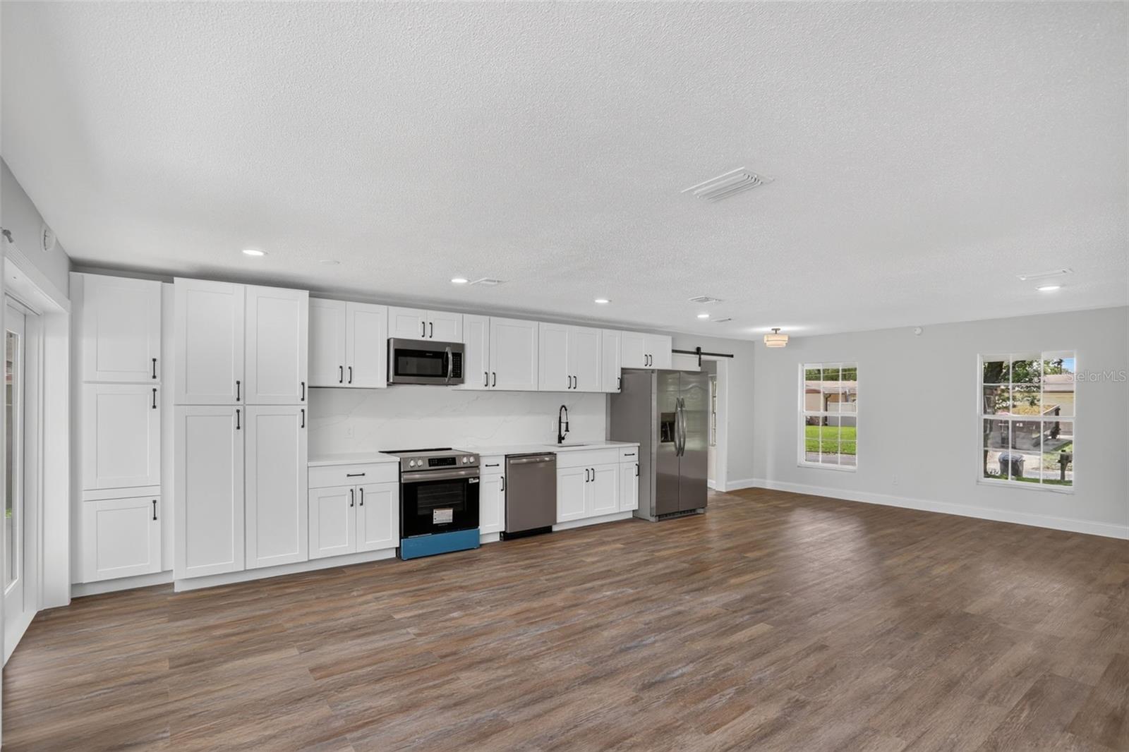 405 CHESTNUT AVENUE