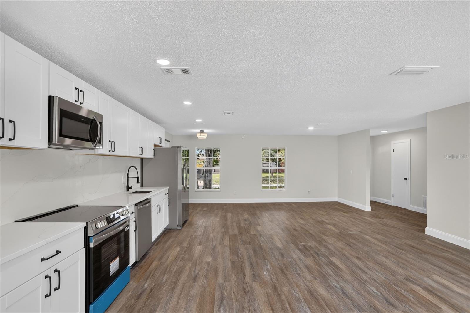 405 CHESTNUT AVENUE