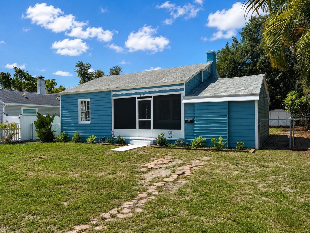 Photo of 3209 Avenue A W, Bradenton, FL 34205 (MLS # A4698385)