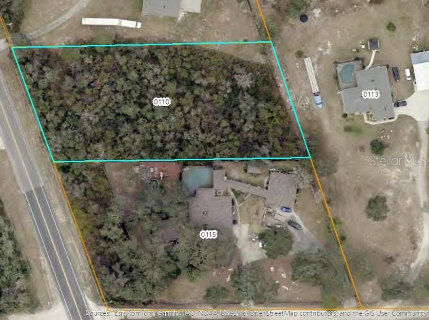 Check out and purchase this 1 ACRE LOT in Florida's fastest-growing city! This ELEVATED and DRY parcel offers a solid foundation; perfect for your future construction projects. Ideal for investors and buyers looking to secure an investment opportunity and capitalize on rapid SUBURBAN growth!