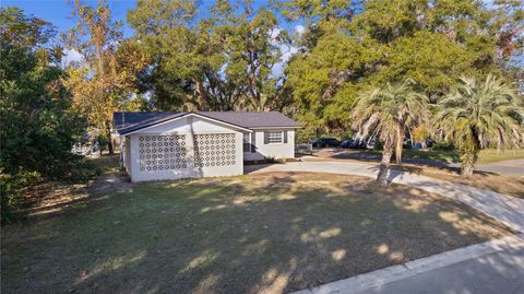 A home in FRUITLAND PARK