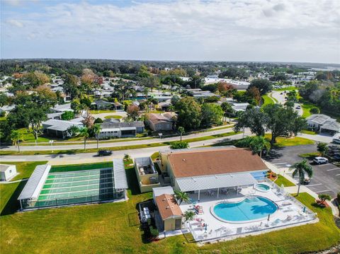 A home in ELLENTON