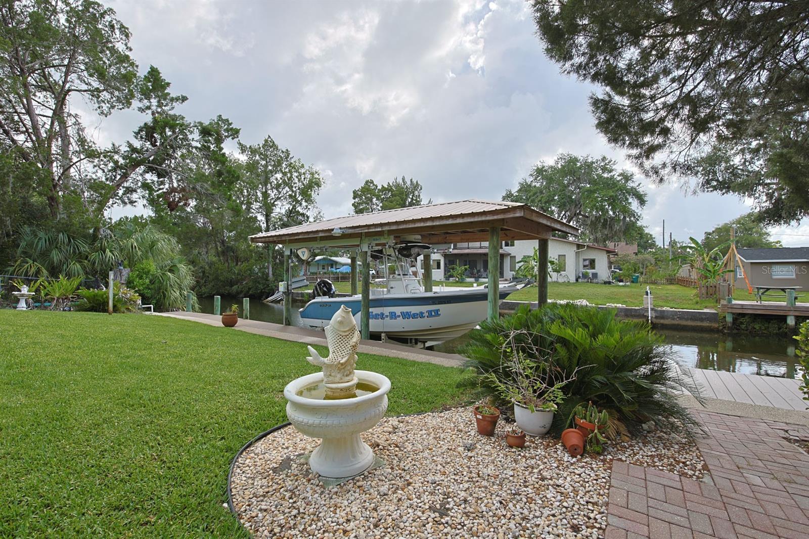 3831 N RINGDOVE POINT
