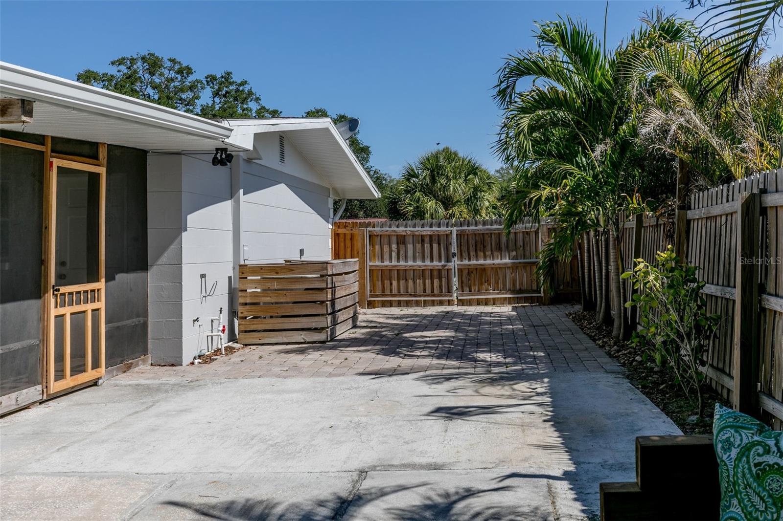 VILLA PARK ESTATES - Residential