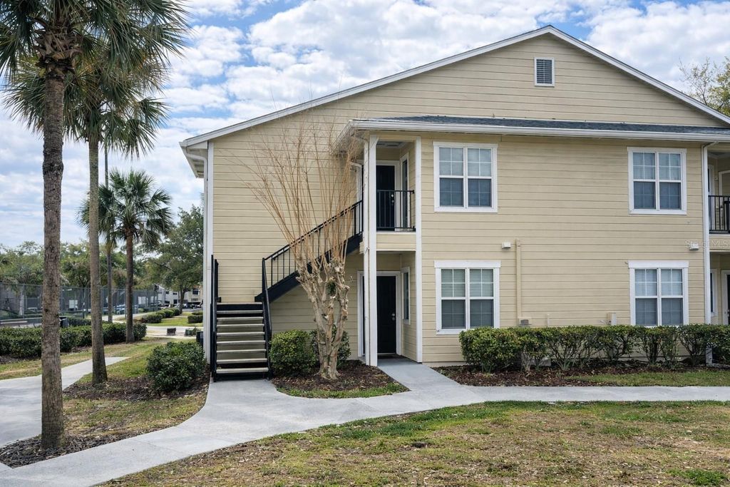 Photo of 1049 S Hiawassee Road #3422, Orlando, FL 32835 (MLS # O6397166)