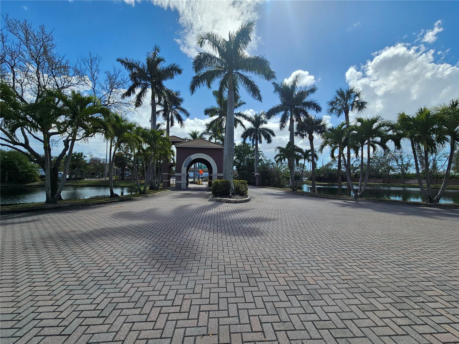 ITOPIA PRIVATE RESIDENCES CONDO - Residential