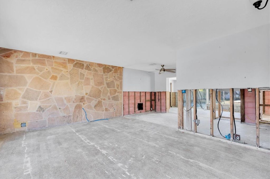 Photo of 735 Snell Isle Boulevard NE, St Petersburg, FL 33704 (MLS # TB8481936)