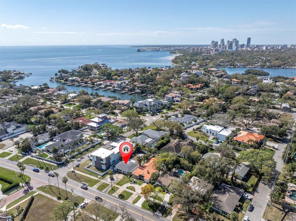 Photo of 735 Snell Isle Boulevard NE, St Petersburg, FL 33704 (MLS # TB8481936)