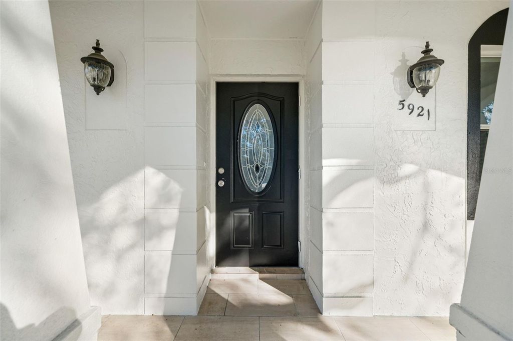 Photo of 5921 Yorkshire Road, Tampa, FL 33634 (MLS # TB8473244)