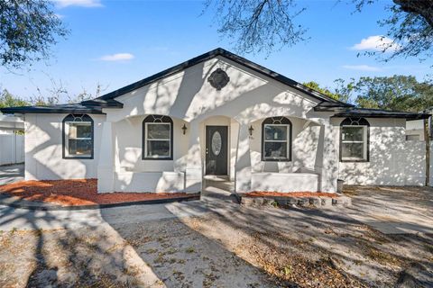 Photo of 5921 Yorkshire Road, Tampa, FL 33634 (MLS # TB8473244)