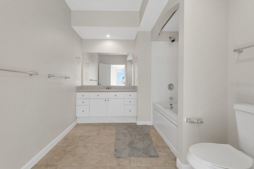 WAVERLY/LK EOLA - Residential