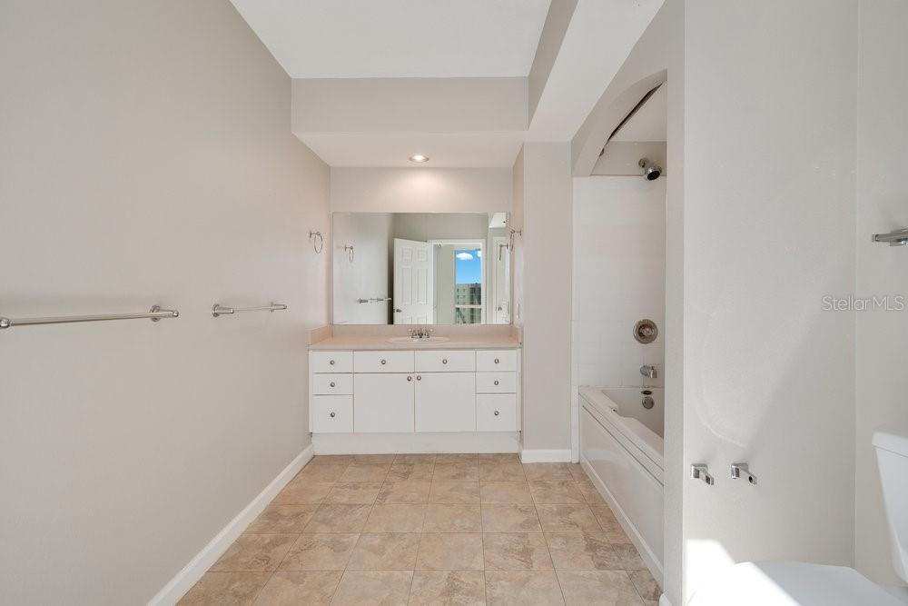 WAVERLY/LK EOLA - Residential