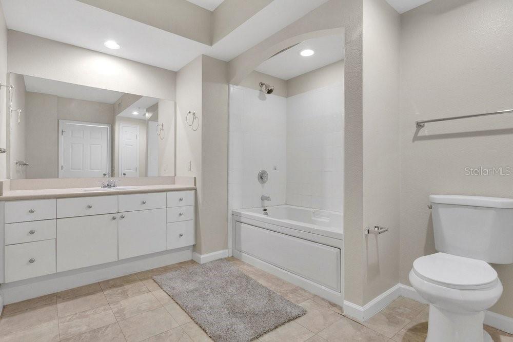 WAVERLY/LK EOLA - Residential