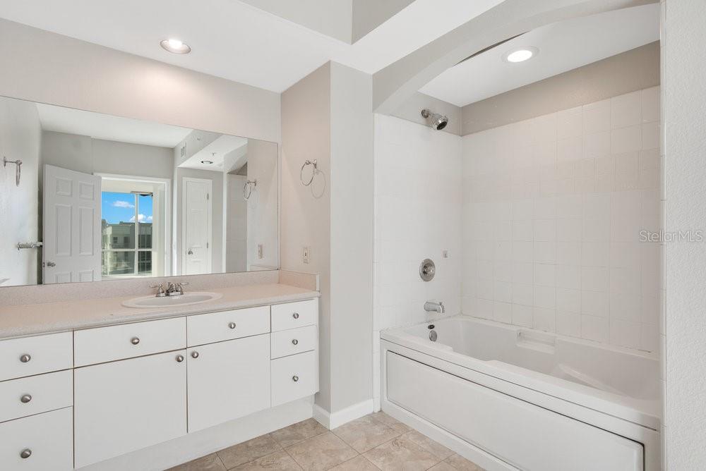 WAVERLY/LK EOLA - Residential