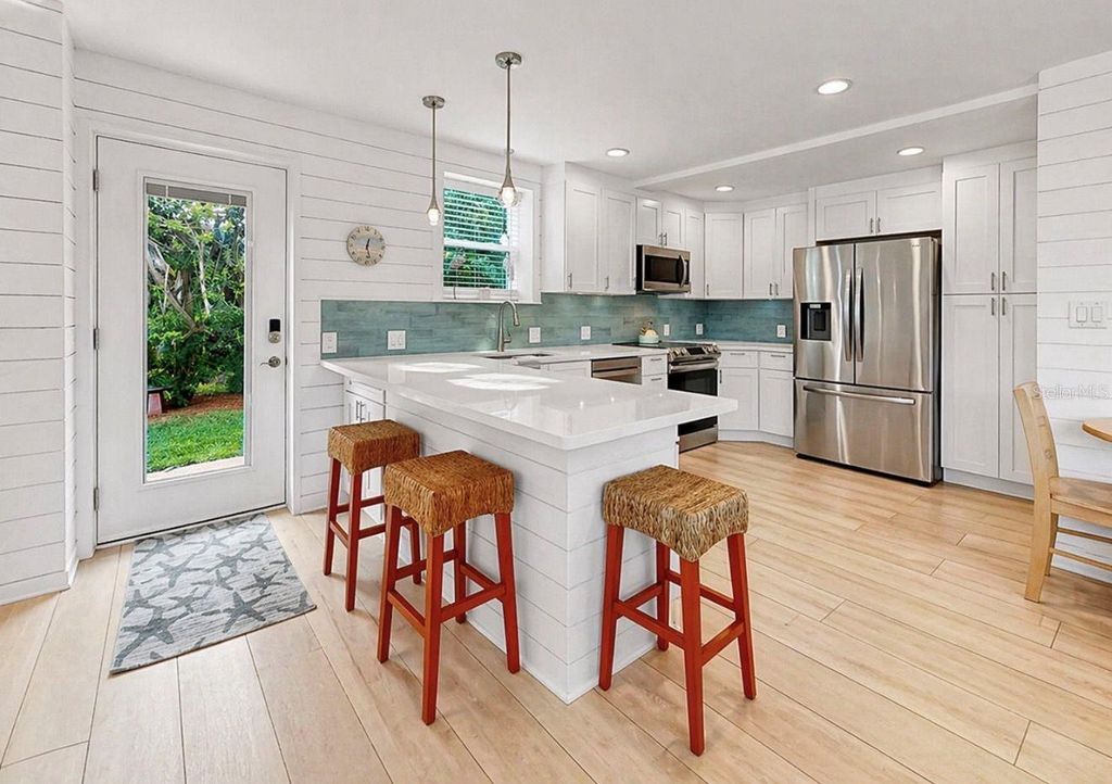 Photo of 8096 Glenbrooke Lane, Sarasota, FL 34243 (MLS # A4690084)