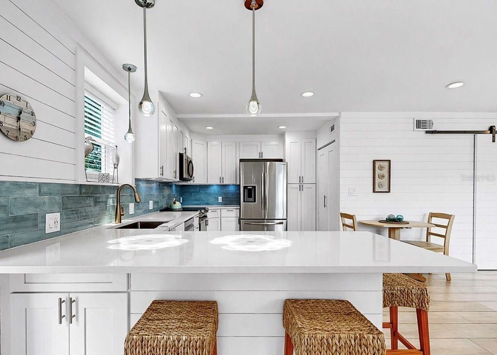 Photo of 8096 Glenbrooke Lane, Sarasota, FL 34243 (MLS # A4690084)