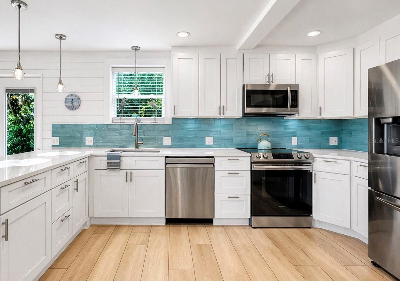 8096 GLENBROOKE LANE