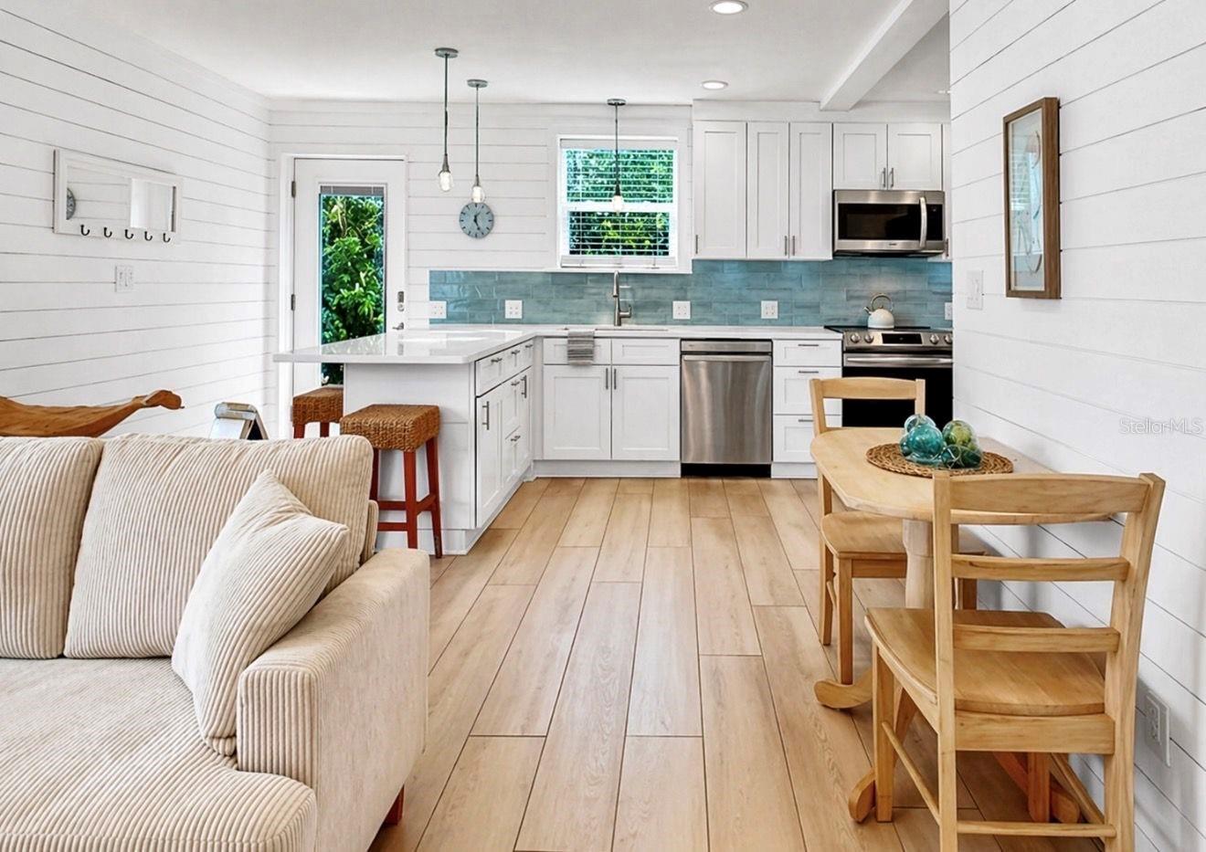 8096 GLENBROOKE LANE