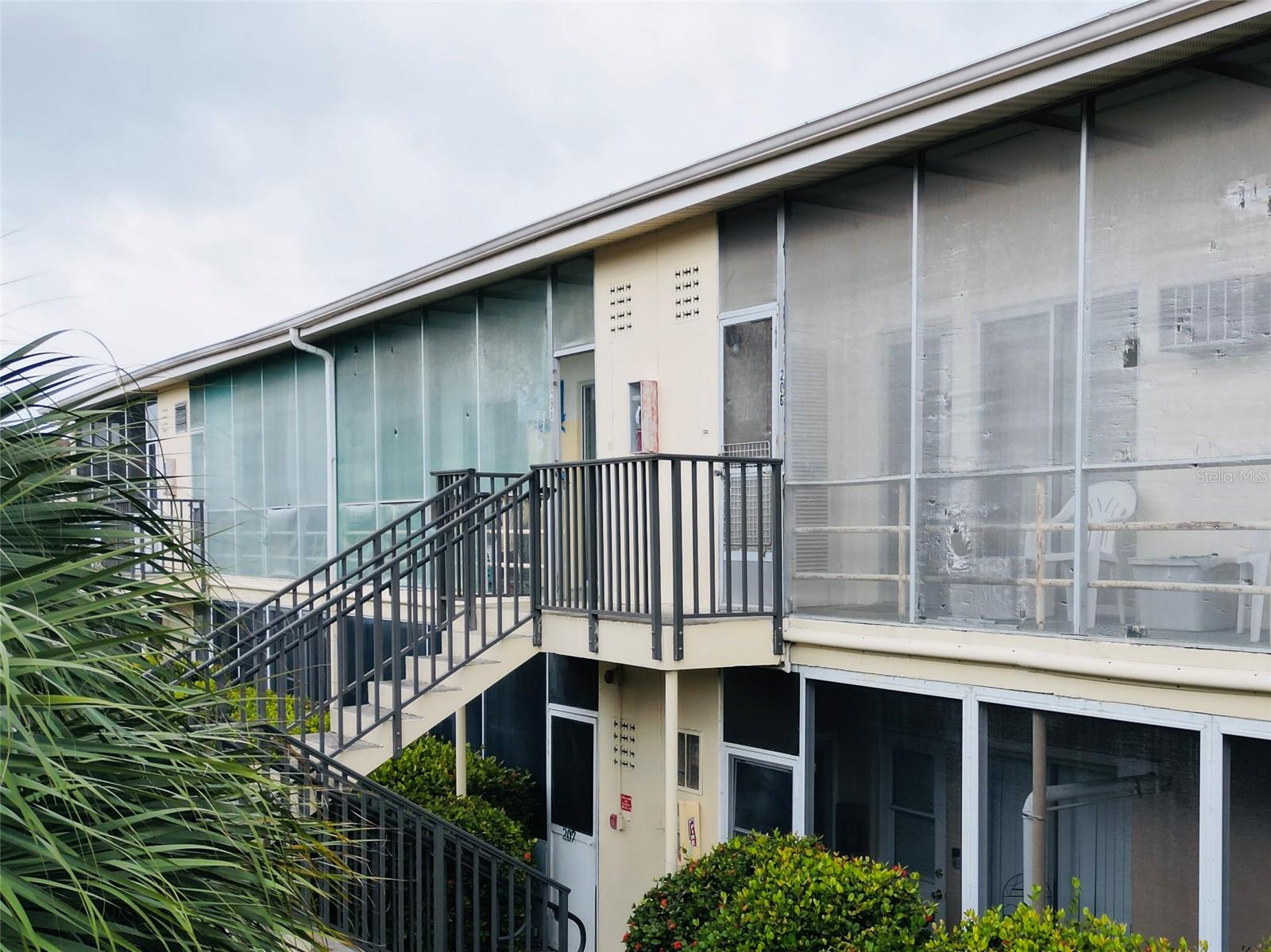 View ST PETERSBURG, FL 33703 condo