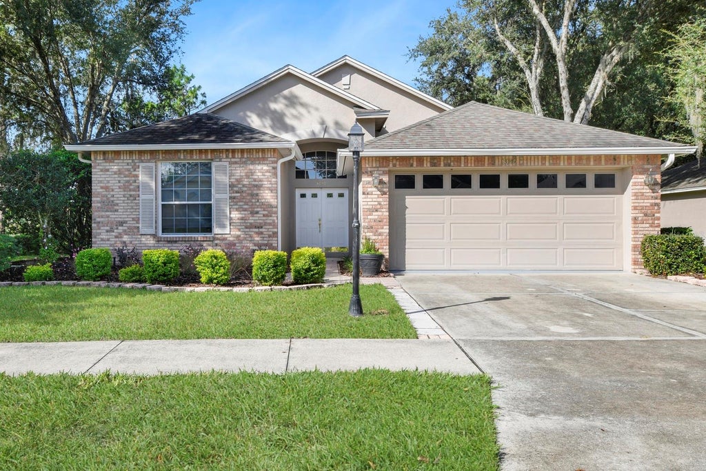 Photo of 8040 Arcadian Court, Mount Dora, FL 32757 (MLS # G5117619)
