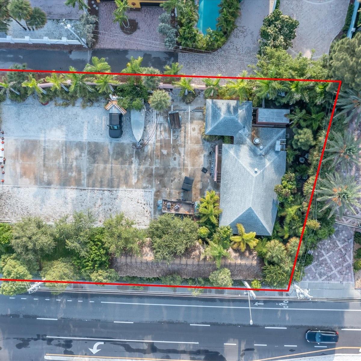 DON CE-SAR PLACE - Commercial Sale