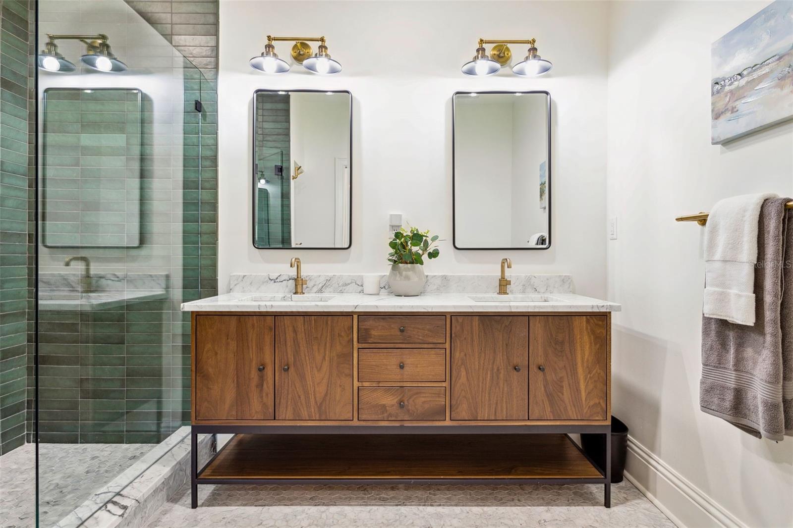 DAVIS ISLANDS - Residential