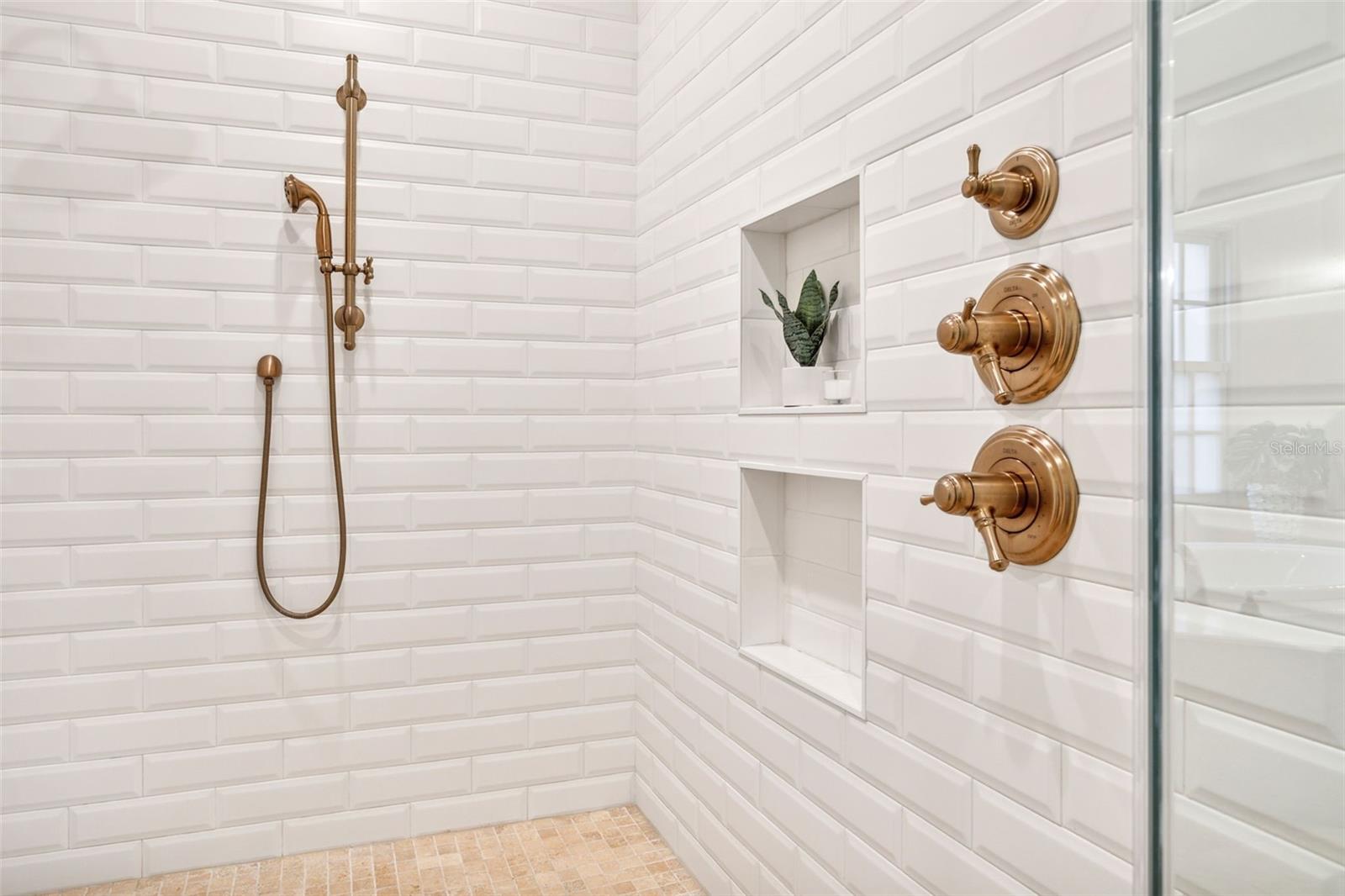 DAVIS ISLANDS - Residential