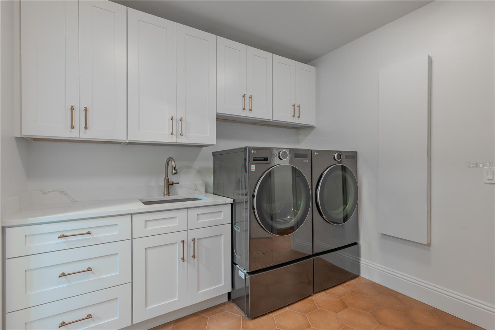 DAVIS ISLANDS - Residential