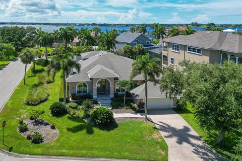 A home in PALMETTO