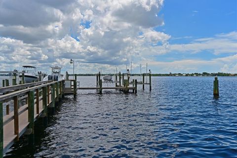 A home in PALMETTO