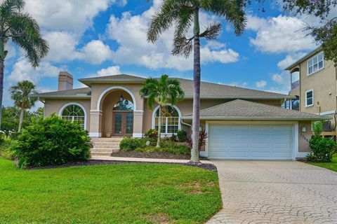 A home in PALMETTO