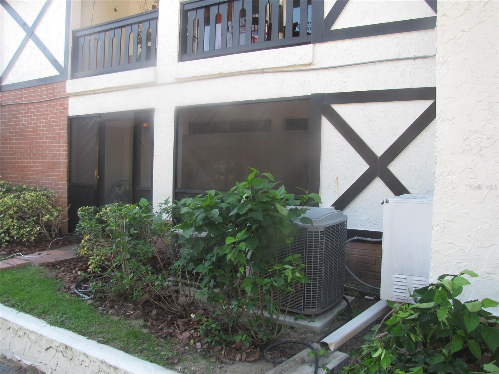 SEE AND COMPARE THIS GROUND FLOOR STUDIO, HAS FRONT AND BACK ENTRANCE. WATER VIEWS OF OLD TAMPA BAY
CLEAN AND MODERN INSIDE WITH UPDATED APPLIANCES AND DEEP BOWL STAINLES STEEL SINK. BATH HAS A STAND UP SHOWER.
CLEAN MODERN LAUNDRY SPARKLING POOL, TENNIS COURT, AND FITNESS ROOM. CLUBHOUSE WITH WIFI.
15 minutes to airports. Very close to safety harbor village. Backs to ream wilson trail bike or walk this famous Pinellas trail.
SMALL PETS ALLOWED