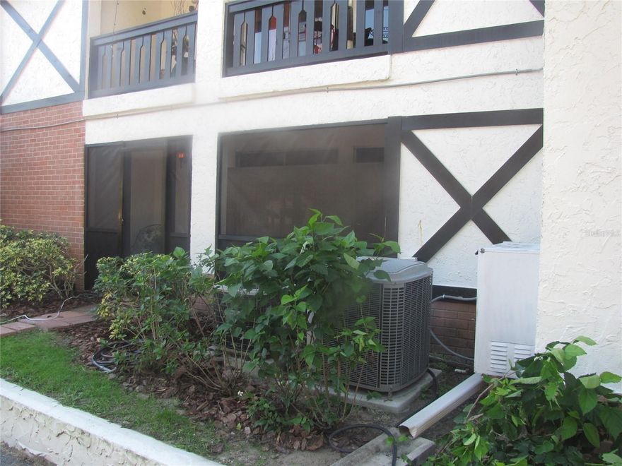 SEE AND COMPARE THIS GROUND FLOOR STUDIO, HAS FRONT AND BACK ENTRANCE. WATER VIEWS OF OLD TAMPA BAY
CLEAN AND MODERN INSIDE WITH UPDATED APPLIANCES AND DEEP BOWL STAINLES STEEL SINK. BATH HAS A STAND UP SHOWER.
CLEAN MODERN LAUNDRY SPARKLING POOL, TENNIS COURT, AND FITNESS ROOM. CLUBHOUSE WITH WIFI.
15 minutes to airports. Very close to safety harbor village. Backs to ream wilson trail bike or walk this famous Pinellas trail.
SMALL PETS ALLOWED