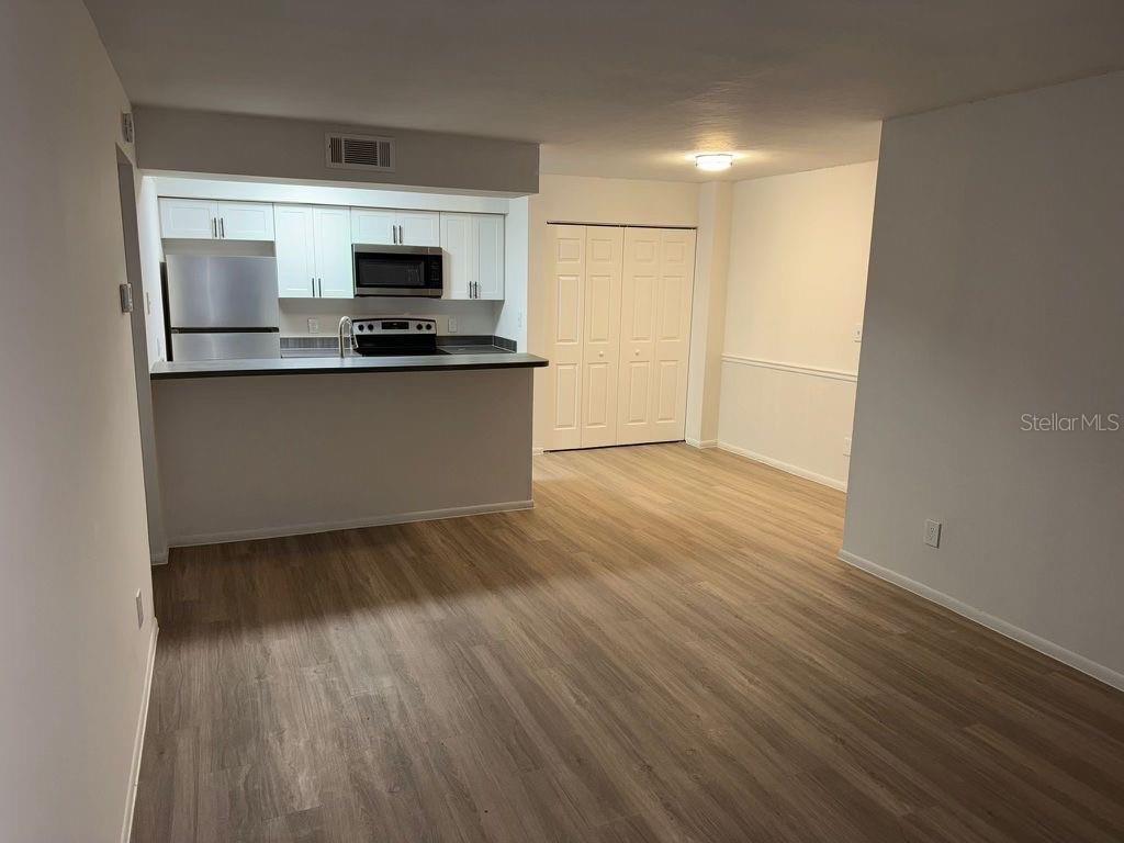 Fully Renovated and Move-In Ready. This beautiful 2-bedroom, 2-bath condo features modern finishes, an updated kitchen, new flooring, and pristine bathrooms. Centrally located in Fort Myers, close to shops, restaurants, and the beaches. Perfect as a first home or investment property. Don’t miss the opportunity to live in style and comfort!