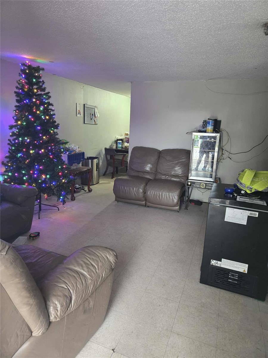 CAMBRIDGE LAKE - Residential Income