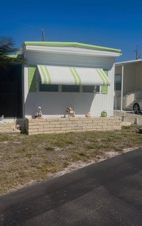 Photo of 32 Siesta Circle W, Osprey, FL 34229 (MLS # A4690063)