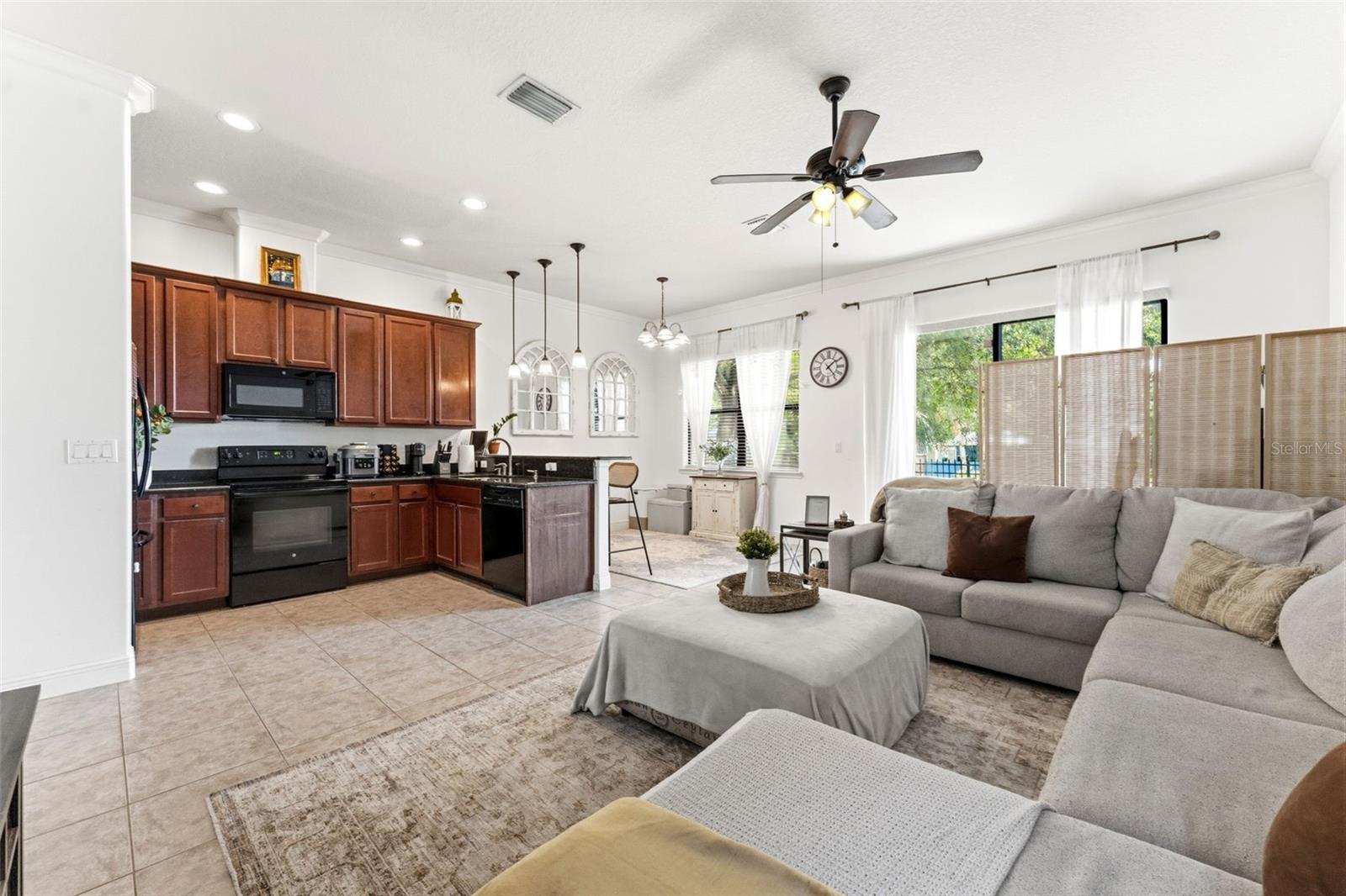 WEST BAY COVE TWNHMS - Residential