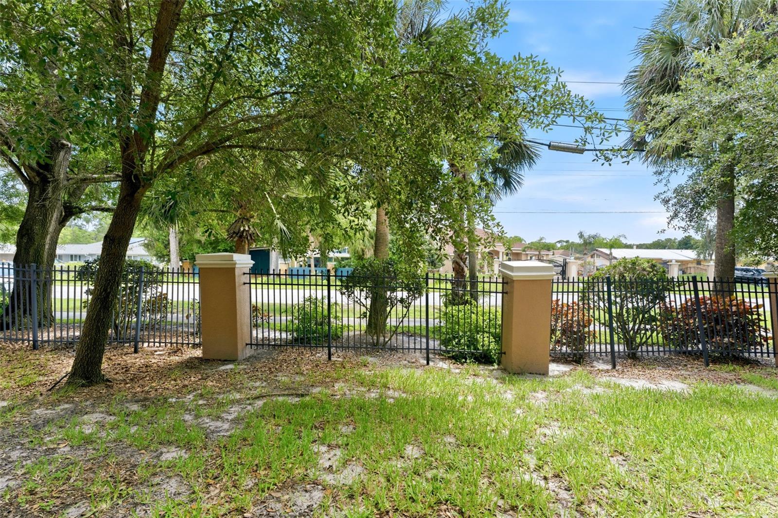 WEST BAY COVE TWNHMS - Residential