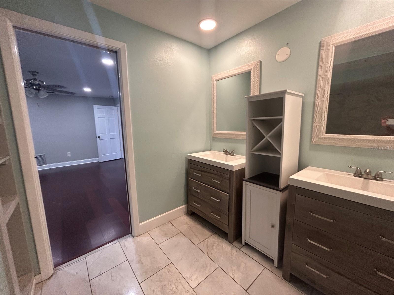 SPANISH ACRES - Residential Lease
