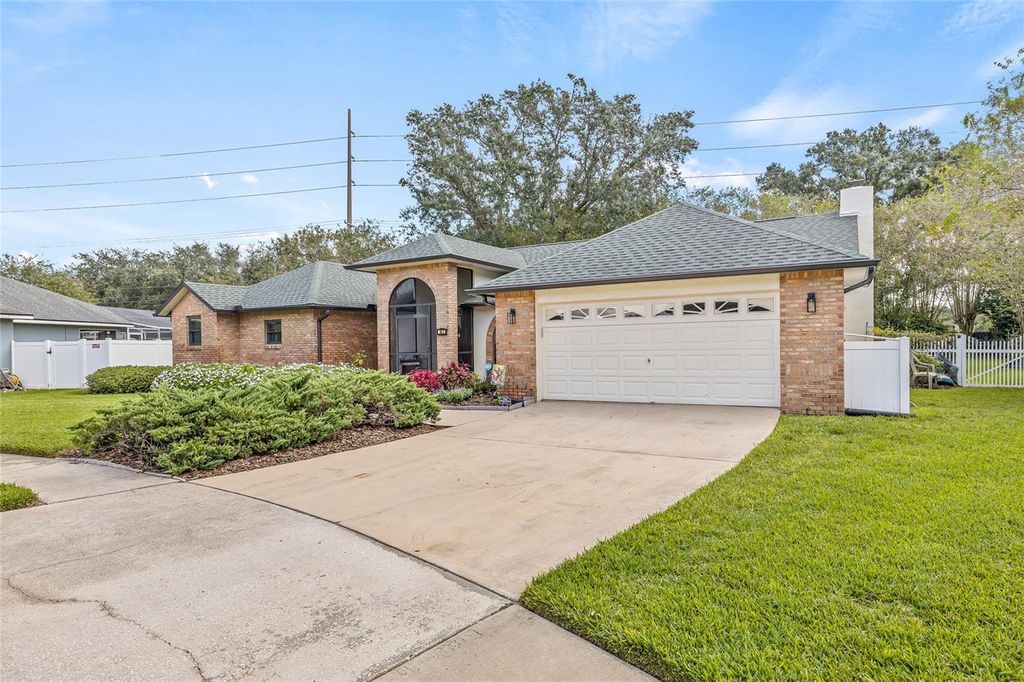 Photo of 603 Cottage Grove Circle, Valrico, FL 33594 (MLS # TB8431527)
