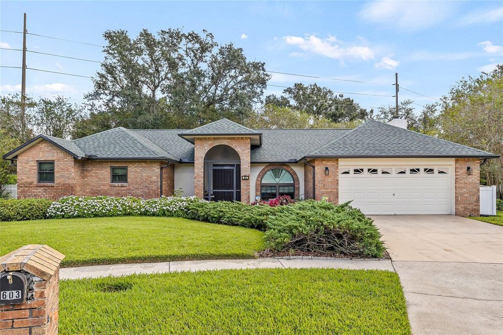 Photo of 603 Cottage Grove Circle, Valrico, FL 33594 (MLS # TB8431527)
