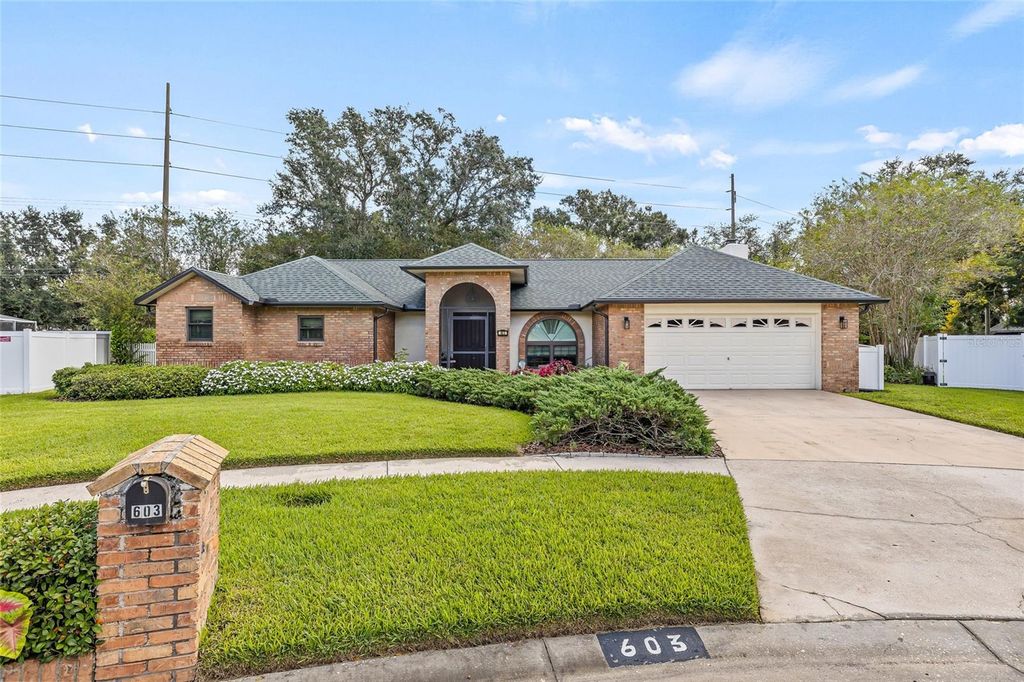 Photo of 603 Cottage Grove Circle, Valrico, FL 33594 (MLS # TB8431527)