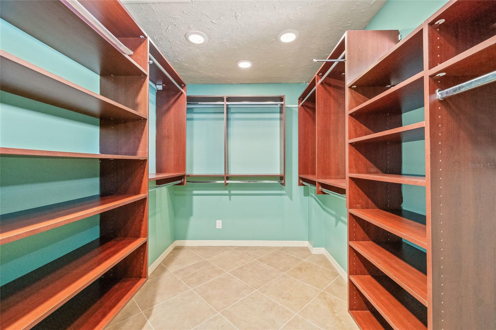 VALRICO VILLAGE - Residential