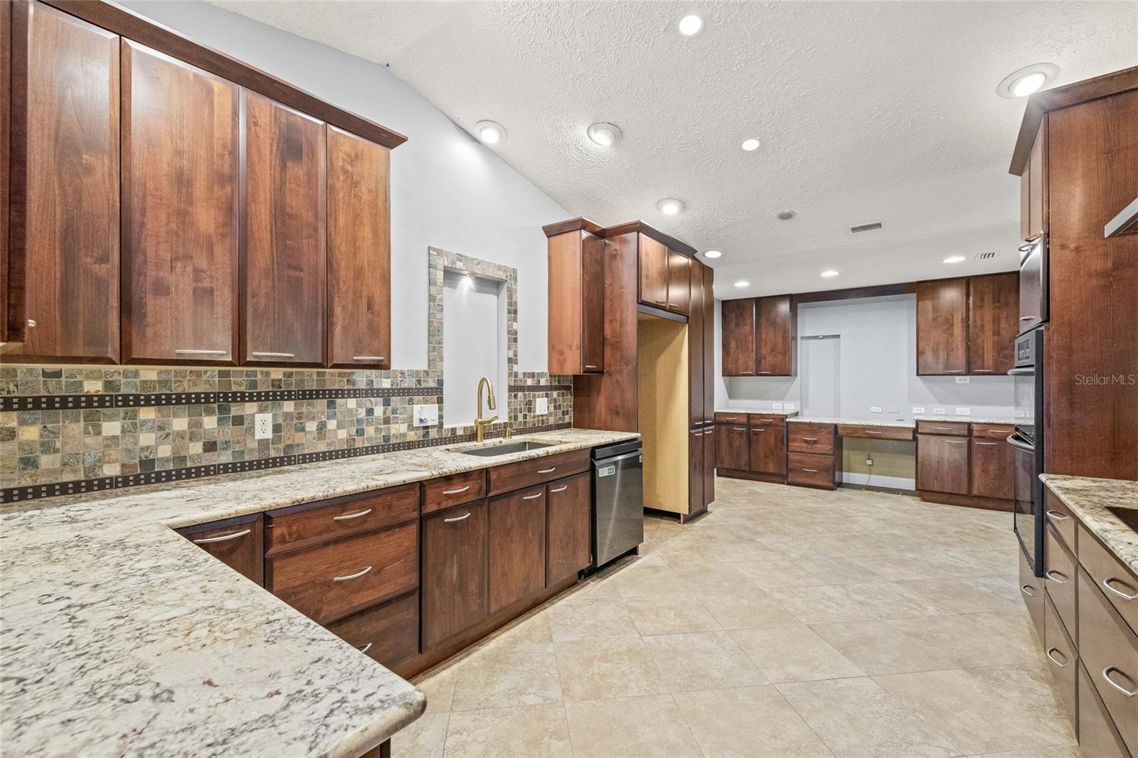 VALRICO VILLAGE - Residential