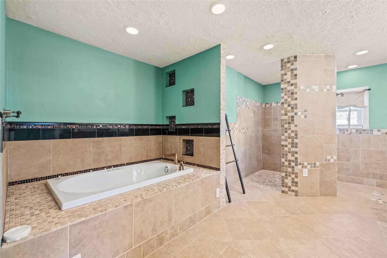 VALRICO VILLAGE - Residential