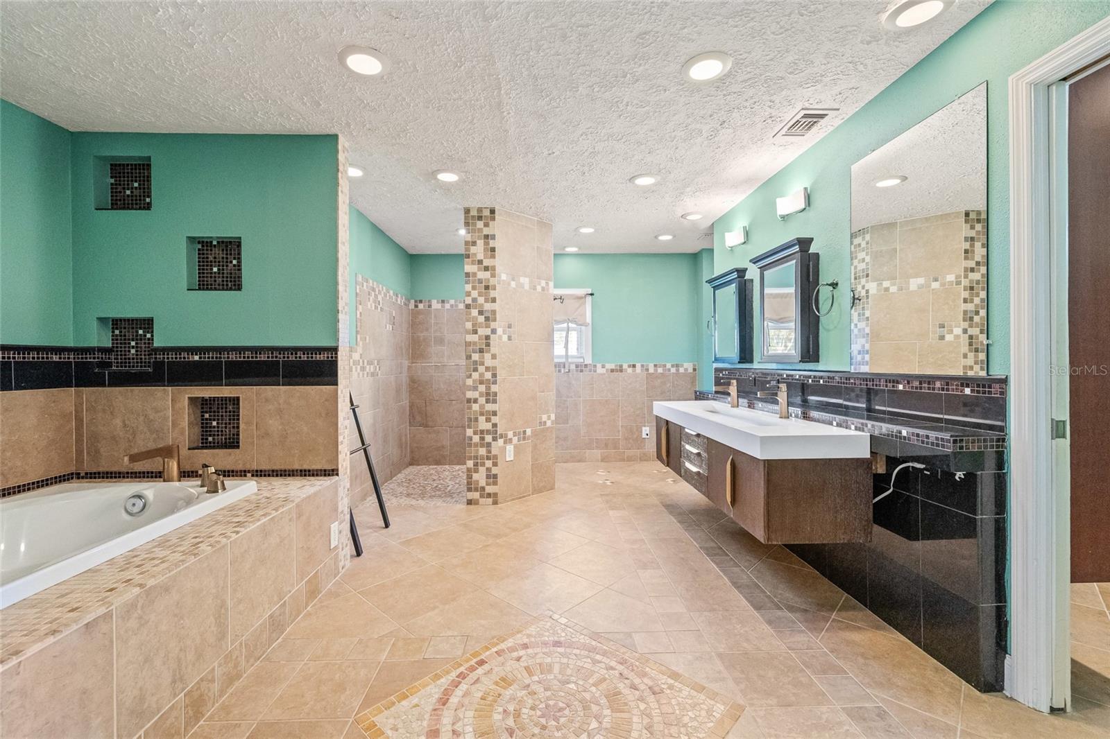 VALRICO VILLAGE - Residential