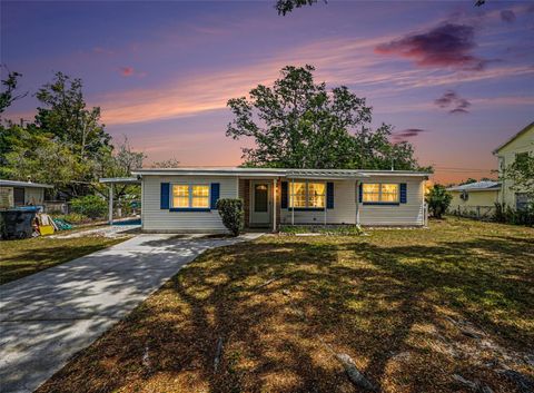 Photo of 7815 N Woodlynne Avenue, Tampa, FL 33614 (MLS # TB8500253)
