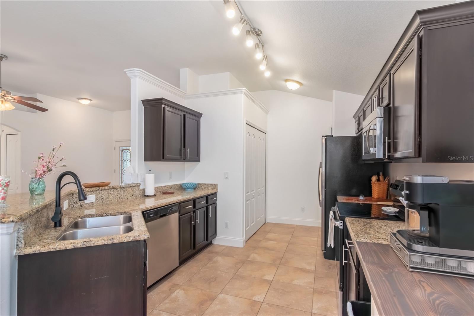 ASHTON WOODS - Residential